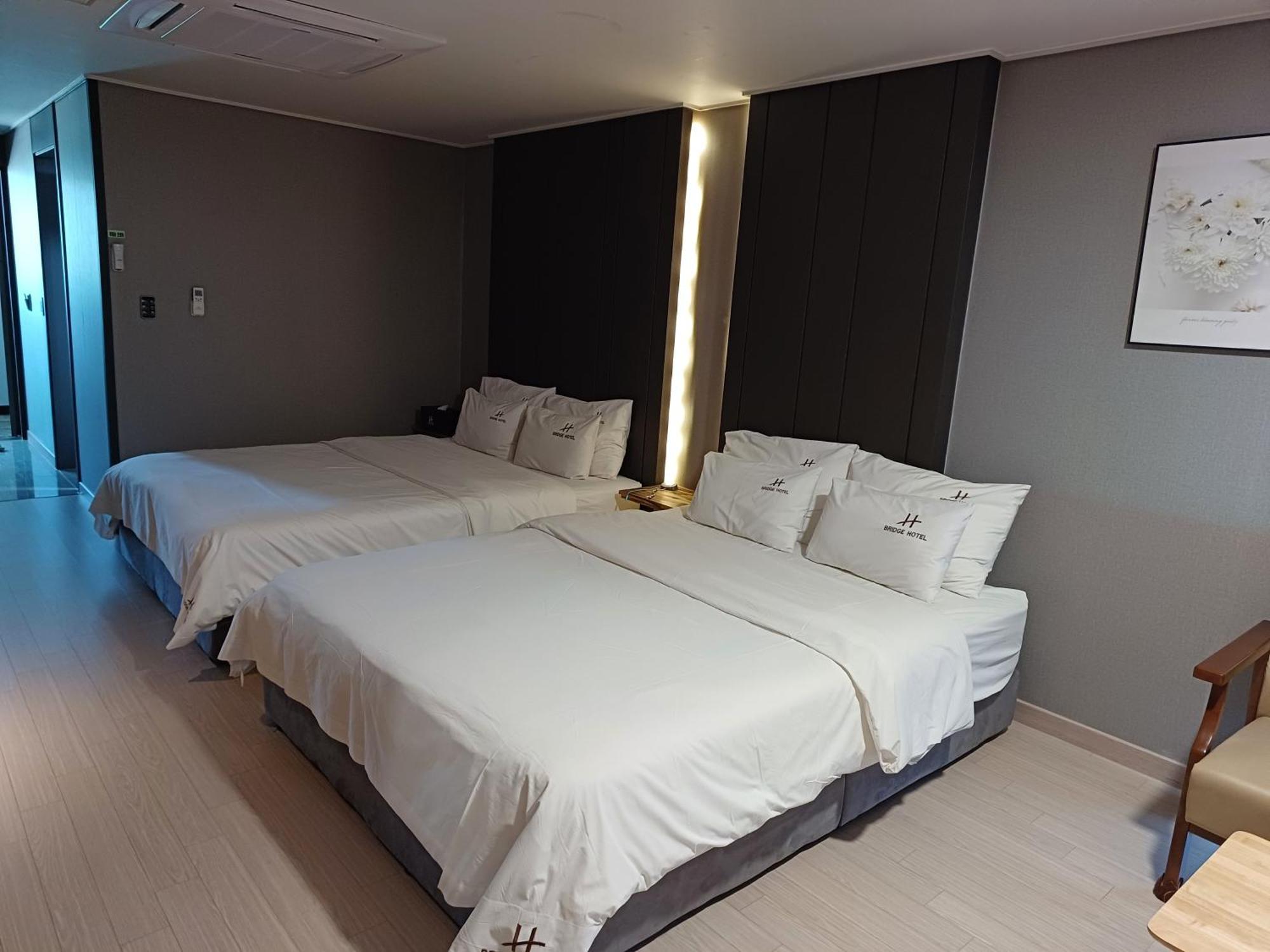Tongyeong Bridge Hotel Екстериор снимка