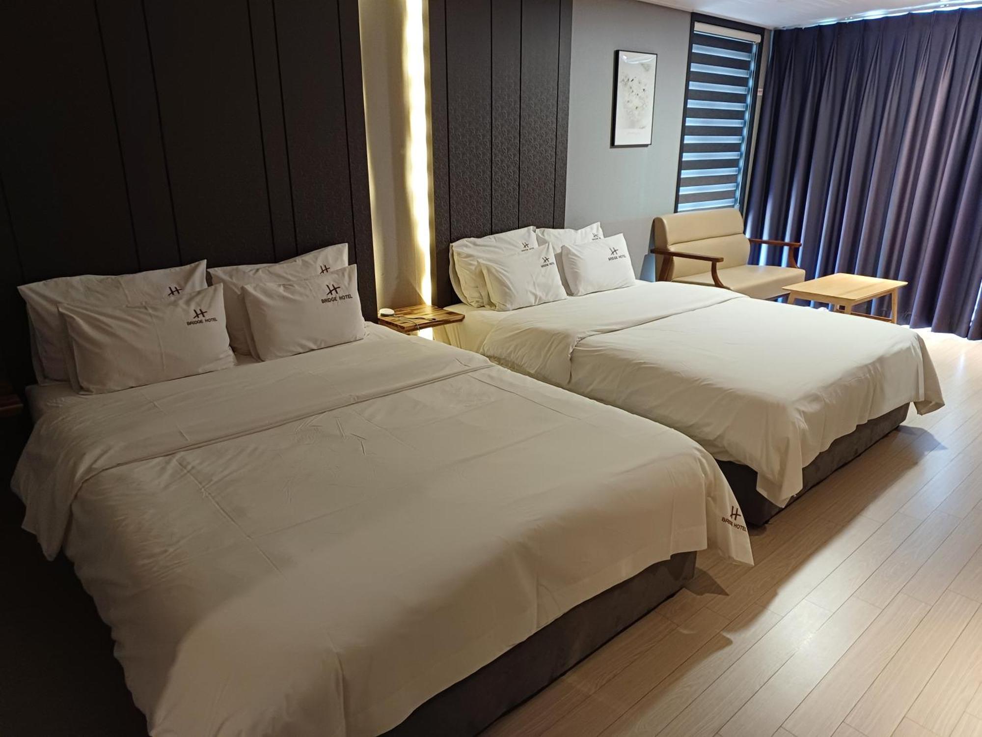 Tongyeong Bridge Hotel Екстериор снимка