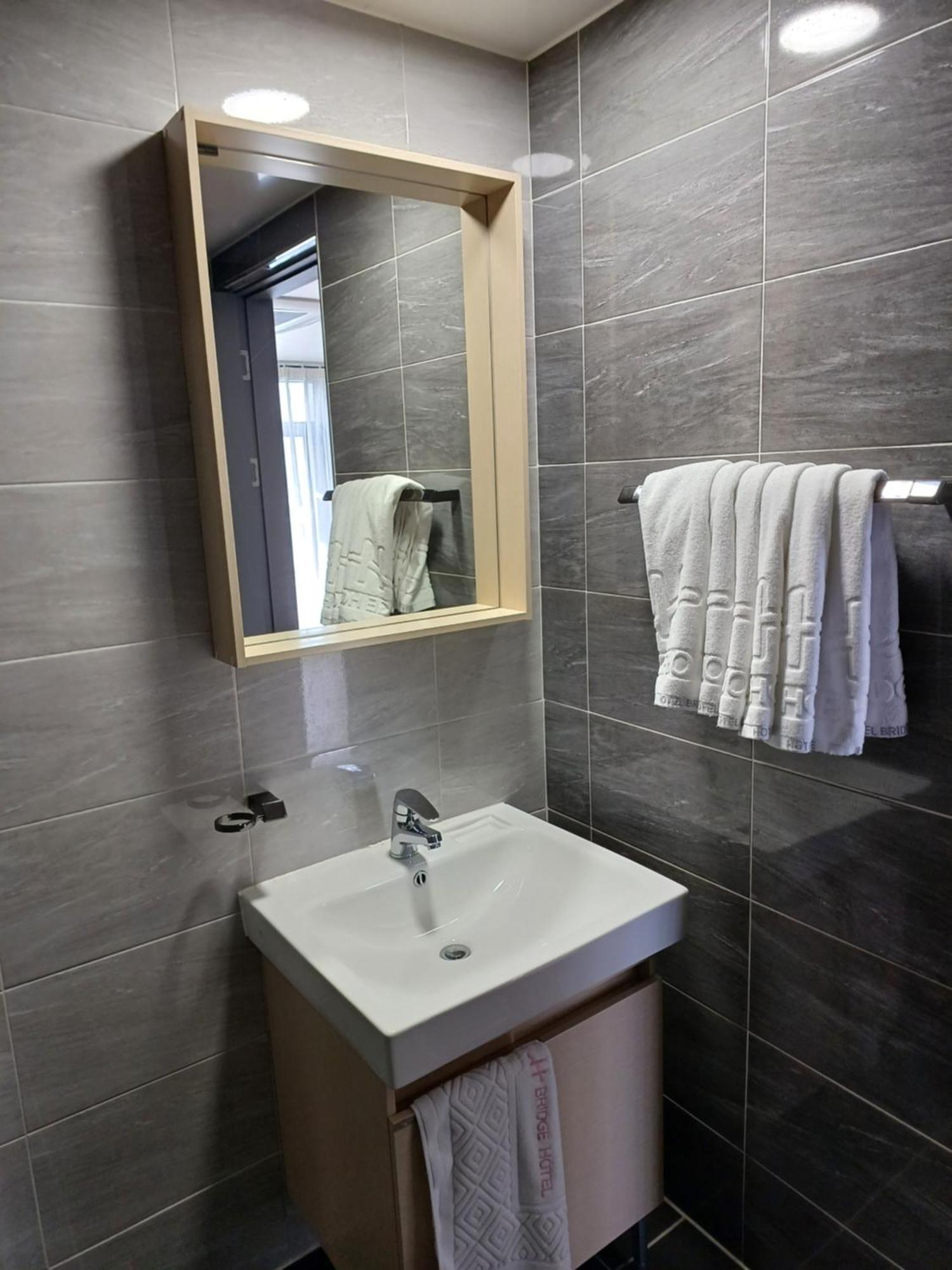 Tongyeong Bridge Hotel Екстериор снимка