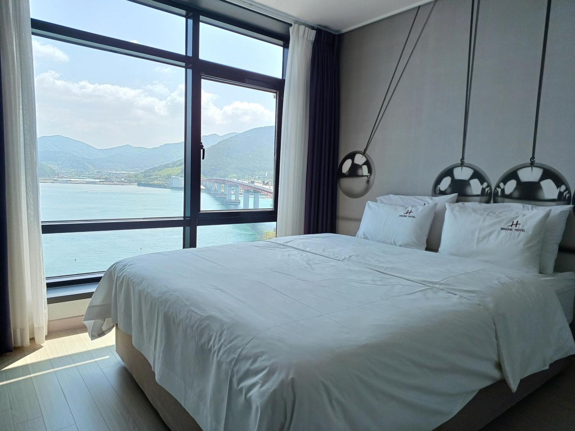 Tongyeong Bridge Hotel Екстериор снимка