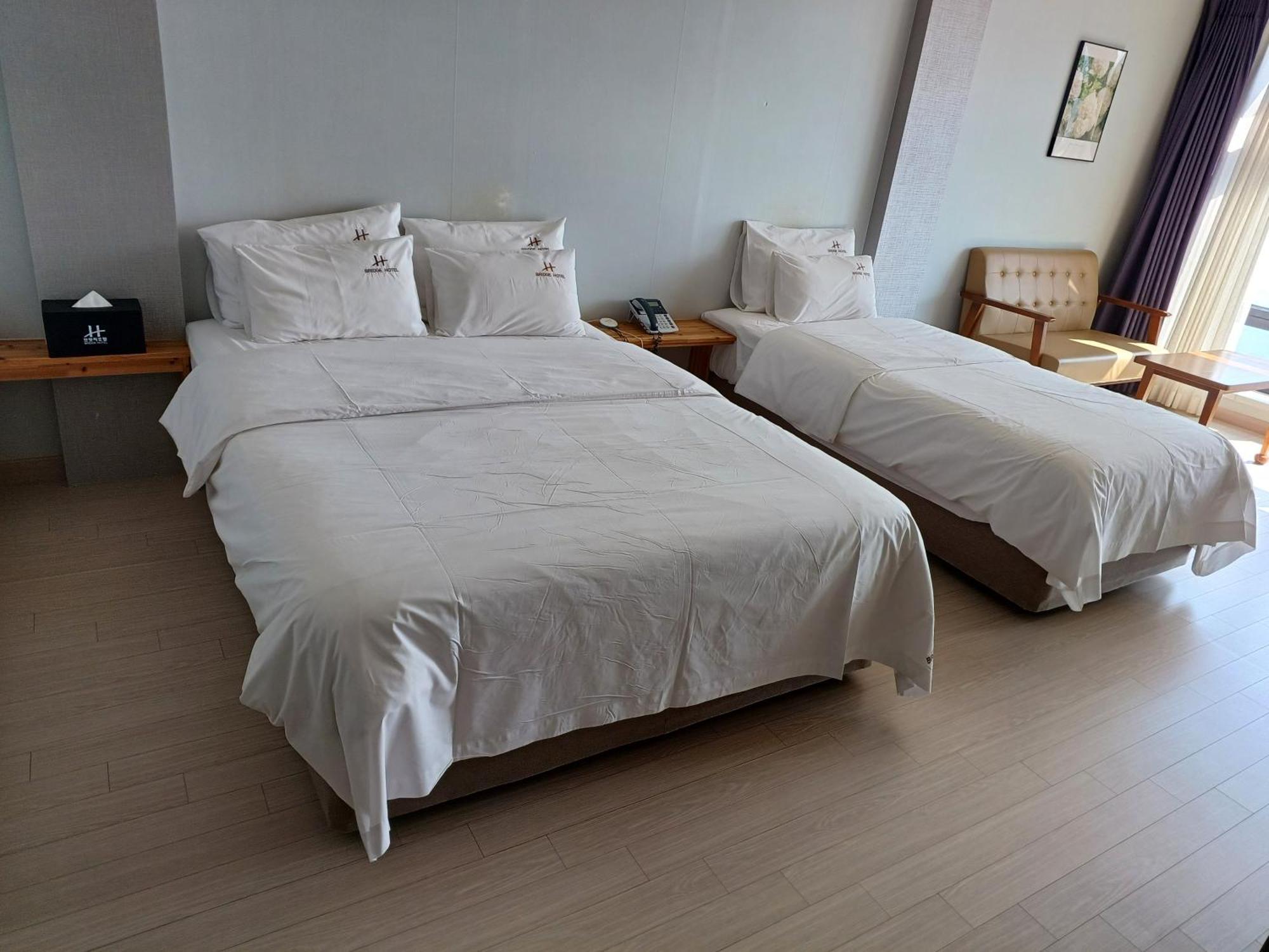 Tongyeong Bridge Hotel Екстериор снимка