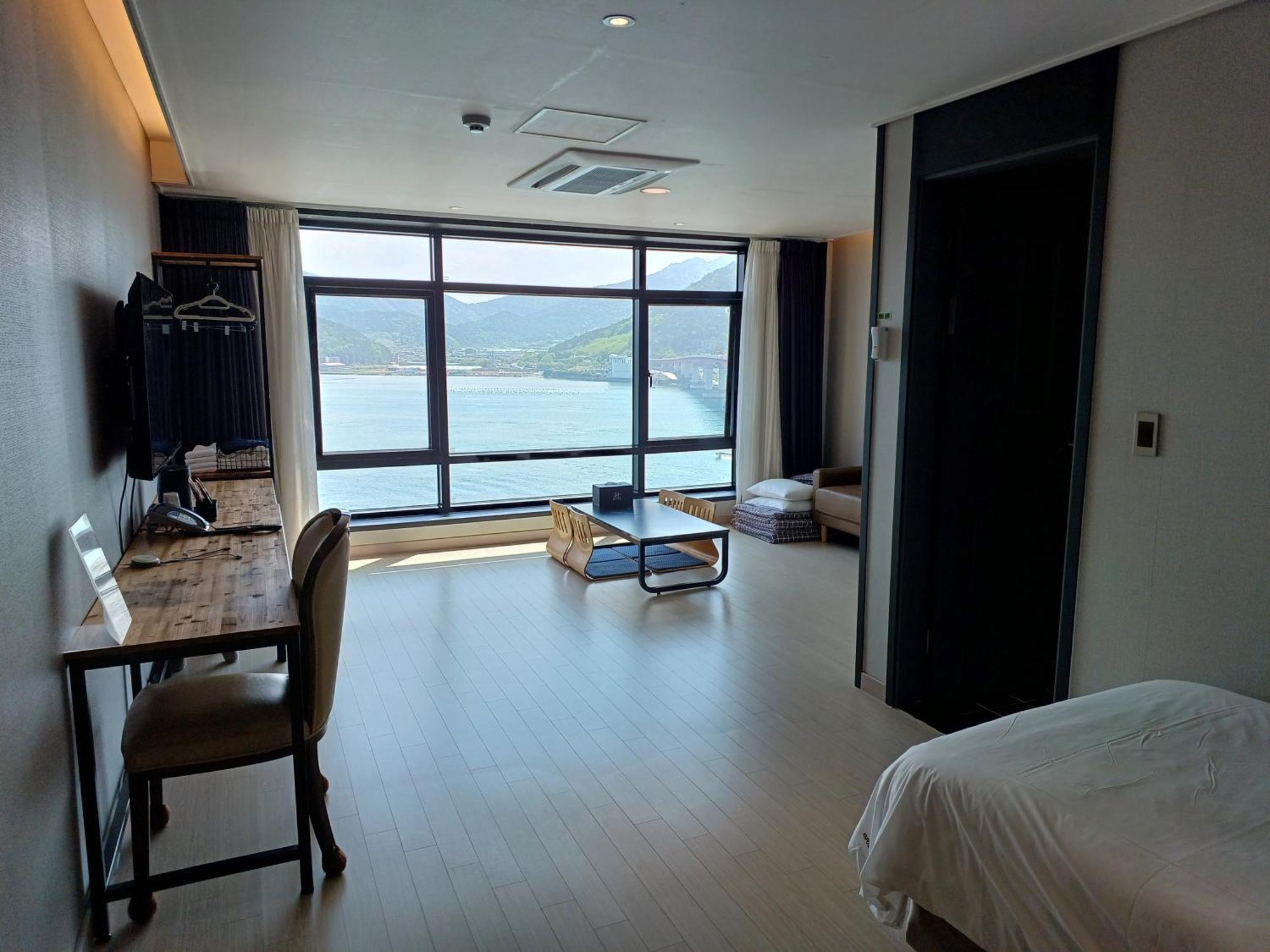 Tongyeong Bridge Hotel Екстериор снимка