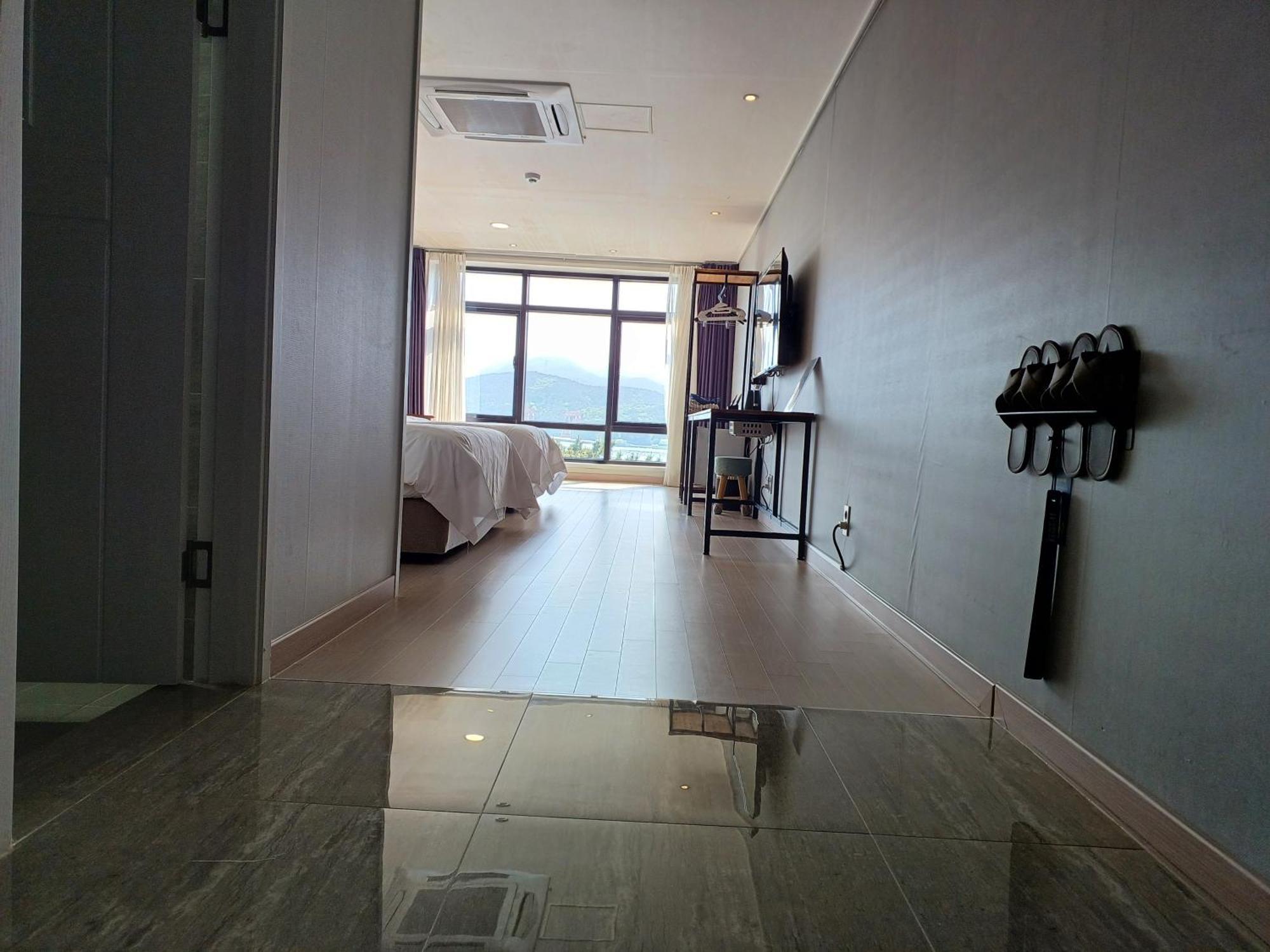 Tongyeong Bridge Hotel Екстериор снимка