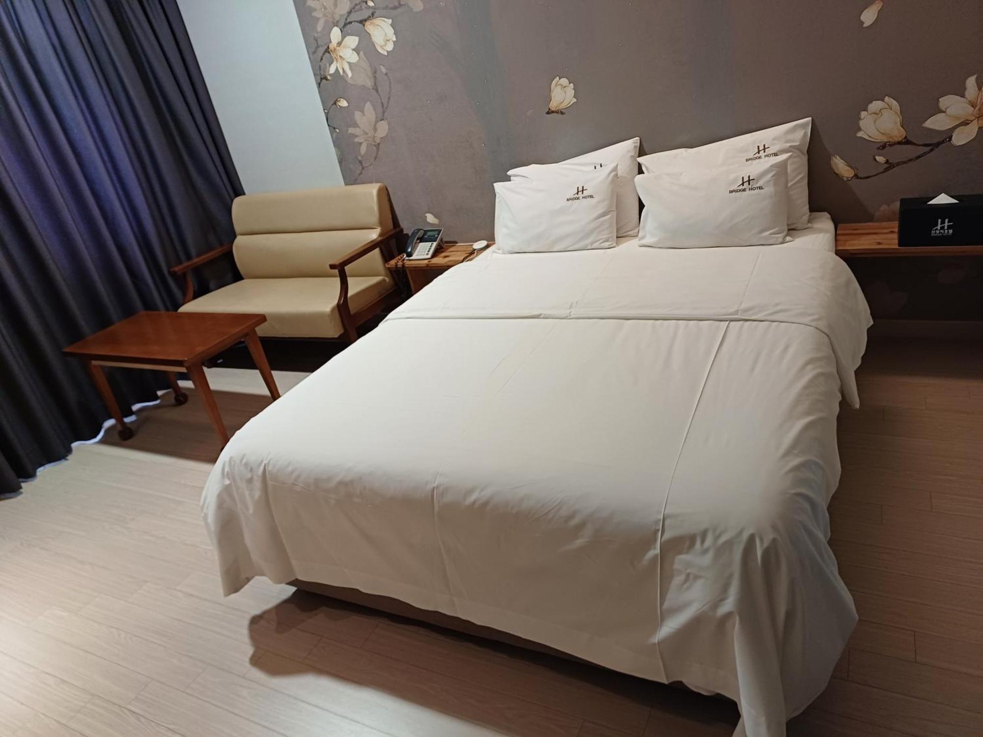 Tongyeong Bridge Hotel Екстериор снимка